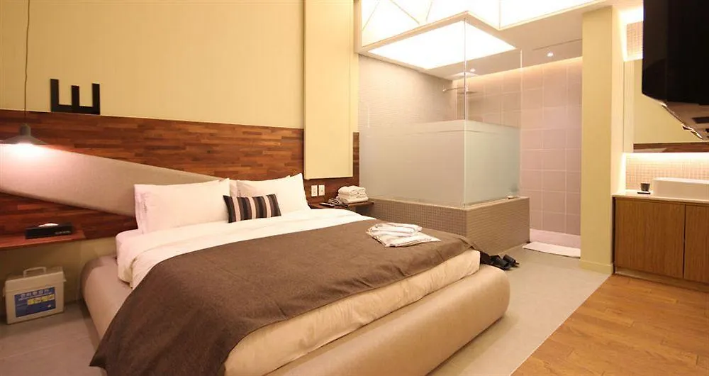 Club Hotel Busan 3*,